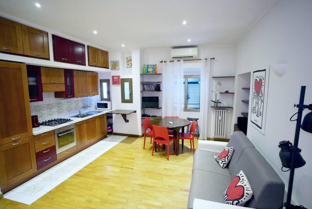 We - Leone - Rome, Vatican Appartement *